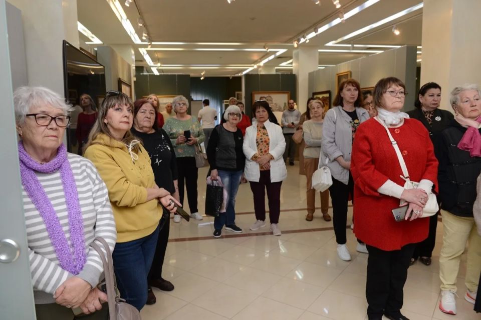 Сегодня в Белгородском художественном музее состоялся пресс-показ выставки «И дольше века…» Сегодня в Белгородском художественном музее состоялся пресс-показ выставки «И дольше века…»
