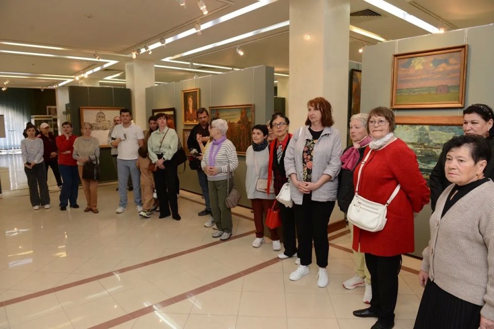 Сегодня в Белгородском художественном музее состоялся пресс-показ выставки «И дольше века…» Сегодня в Белгородском художественном музее состоялся пресс-показ выставки «И дольше века…»