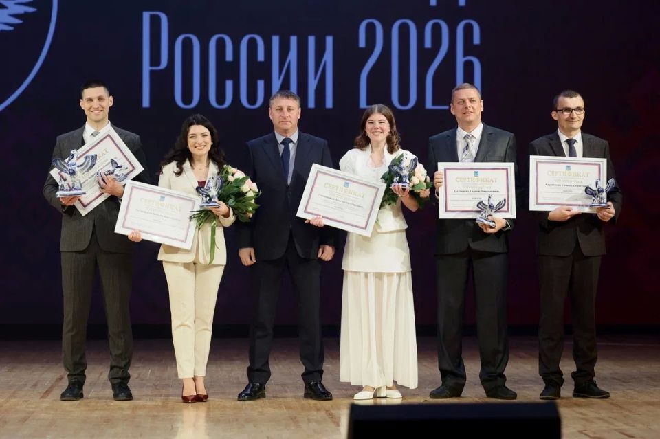 Дорогие друзья!. . Сегодня наградил победителя и финалистов регионального этапа Всероссийского конкурса «Учитель года России» 2026 года Дорогие друзья!. . Сегодня наградил победителя и финалистов регионального этапа Всероссийского конкурса «Учитель года России» 2026 года