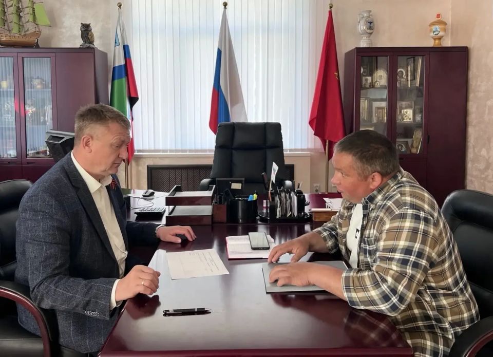 Владимир Переверзев: Последние числа месяца - время подвести итоги личного приёма жителей, который провёл в здании администрации Владимир Переверзев: Последние числа месяца - время подвести итоги личного приёма жителей, который провёл в здании администрации