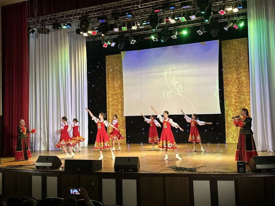 В Центре культурного развития «Оскол» с успехом прошёл отчётный концерт творческих коллективов, который подарил всем гостям море ярких эмоций! В Центре культурного развития «Оскол» с успехом прошёл отчётный концерт творческих коллективов, который подарил всем гостям море ярких эмоций!