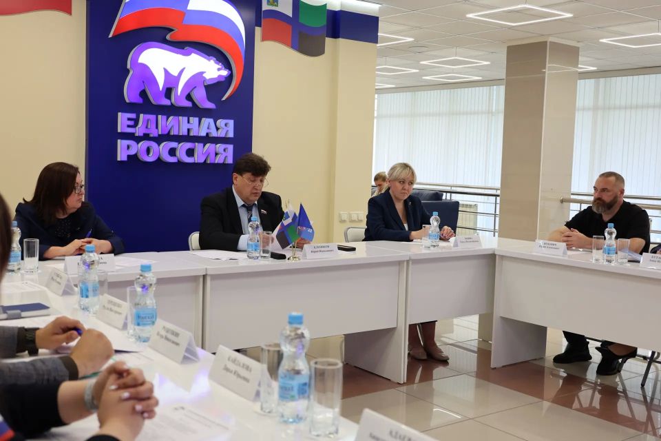Юрий Клепиков: Вчера вечером завершилось электронное предварительное голосование партии «Единая Россия» по определению кандидатов для последующего выдвижения на выборах депутатов Государственной Думы девятого созыва, которые... Юрий Клепиков: Вчера вечером завершилось электронное предварительное голосование партии «Единая Россия» по определению кандидатов для последующего выдвижения на выборах депутатов Государственной Думы девятого созыва, которые...