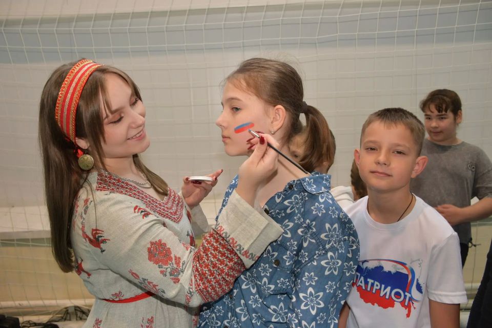 Сегодня физкультурно-оздоровительный комплекс превратился в настоящую страну чудес, где царила атмосфера безграничной радости и детского смеха! Благодаря поддержке Елены Николаевны Романенко, заместителя председателя...