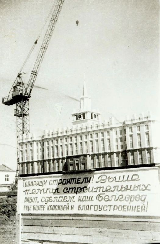 70 лет День строителя. Продолжаем делиться фактами из истории стройотрасли региона к юбилею профессионального праздника строителей В 1957 году завершилось строительство Дома Советов - нынешнего здания Правительства... 70 лет День строителя. Продолжаем делиться фактами из истории стройотрасли региона к юбилею профессионального праздника строителей В 1957 году завершилось строительство Дома Советов - нынешнего здания Правительства...