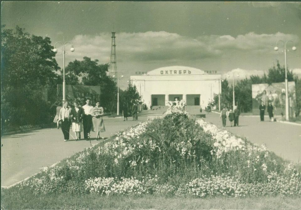 70 лет День строителя. Продолжаем делиться фактами из истории стройотрасли региона к юбилею профессионального праздника строителей В 1957 году завершилось строительство Дома Советов - нынешнего здания Правительства... 70 лет День строителя. Продолжаем делиться фактами из истории стройотрасли региона к юбилею профессионального праздника строителей В 1957 году завершилось строительство Дома Советов - нынешнего здания Правительства...