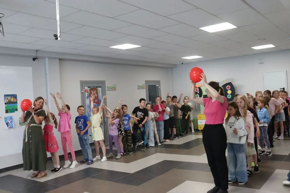 Олег Медведев: 6 июня, вся страна отмечает Пушкинский день – День русского языка! И, конечно, наши учреждения культуры не остались в стороне, подарив всем юным жителям города замечательный праздник родного слова! Олег Медведев: 6 июня, вся страна отмечает Пушкинский день – День русского языка! И, конечно, наши учреждения культуры не остались в стороне, подарив всем юным жителям города замечательный праздник родного слова!