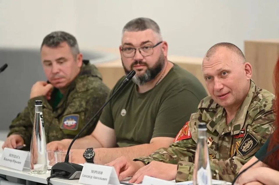 Врио губернатора Белгородской области Александр Шуваев провел встречу с ветеранами специальной военной операции в рамках отчетно-программного форума «Есть результат!» Врио губернатора Белгородской области Александр Шуваев провел встречу с ветеранами специальной военной операции в рамках отчетно-программного форума «Есть результат!»