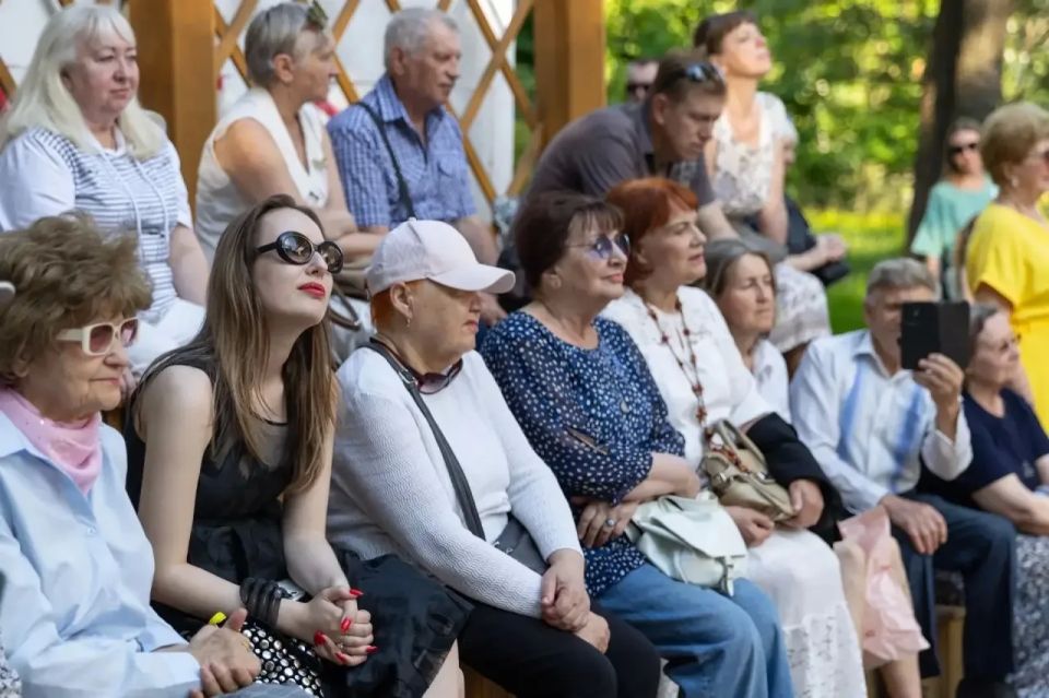 Сегодня, в Пушкинский день России и День русского языка, открылся новый сезон поэтических встреч «Право Слова» Сегодня, в Пушкинский день России и День русского языка, открылся новый сезон поэтических встреч «Право Слова»