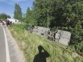 Экскурсионный автобус опрокинулся в Ярославской области