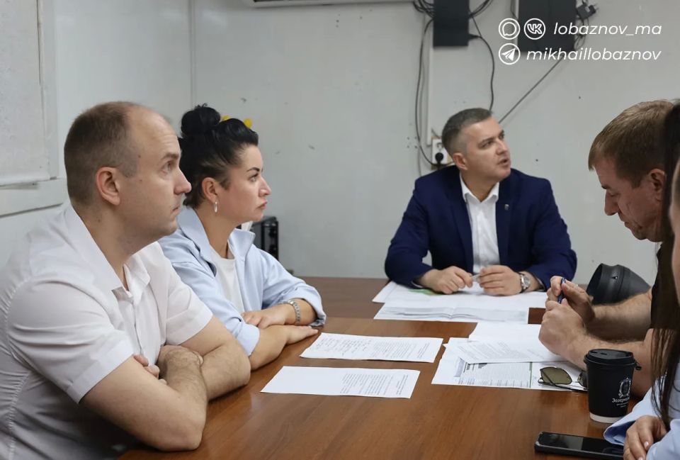 Михаил Лобазнов: Вместе с коллегами проверил, как выполняются работы по благоустройству второй очереди набережной реки Осколец Михаил Лобазнов: Вместе с коллегами проверил, как выполняются работы по благоустройству второй очереди набережной реки Осколец
