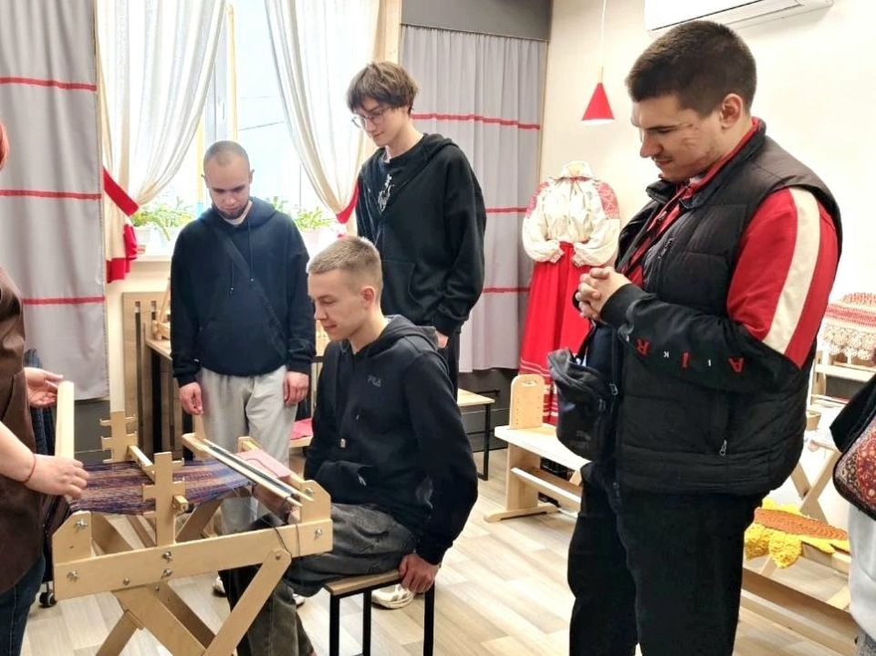 Новооскольский Центр искусств и ремёсел активно участвует в реализации федеральной программы «Пушкинская карта», предоставляя молодёжи возможность приобщиться к культуре и творчеству через доступные мастер-классы и экскурсии Новооскольский Центр искусств и ремёсел активно участвует в реализации федеральной программы «Пушкинская карта», предоставляя молодёжи возможность приобщиться к культуре и творчеству через доступные мастер-классы и экскурсии