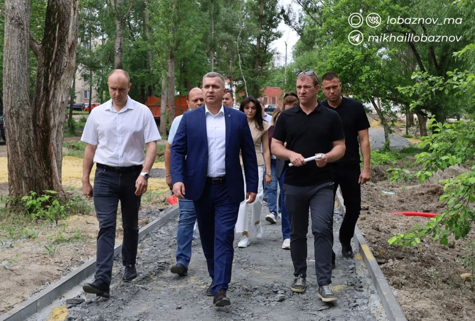 Михаил Лобазнов: Вместе с коллегами проверил, как выполняются работы по благоустройству второй очереди набережной реки Осколец