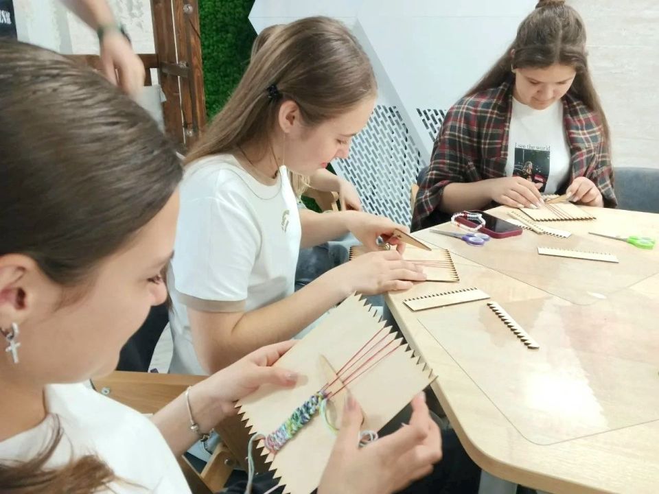 Новооскольский Центр искусств и ремёсел активно участвует в реализации федеральной программы «Пушкинская карта», предоставляя молодёжи возможность приобщиться к культуре и творчеству через доступные мастер-классы и экскурсии Новооскольский Центр искусств и ремёсел активно участвует в реализации федеральной программы «Пушкинская карта», предоставляя молодёжи возможность приобщиться к культуре и творчеству через доступные мастер-классы и экскурсии