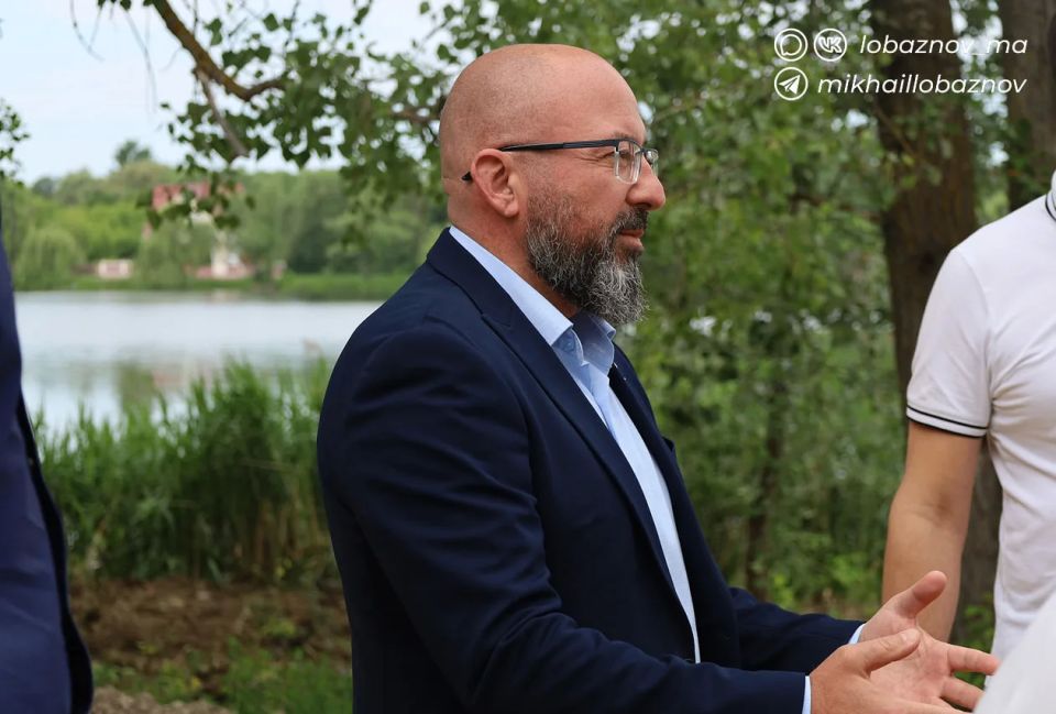 Михаил Лобазнов: Вместе с коллегами проверил, как выполняются работы по благоустройству второй очереди набережной реки Осколец Михаил Лобазнов: Вместе с коллегами проверил, как выполняются работы по благоустройству второй очереди набережной реки Осколец