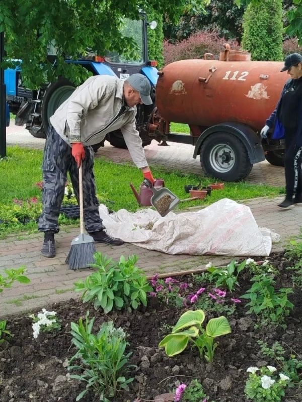 В рамках наведения санитарного порядка на территории нашего округа активно ведутся работы по благоустройству В рамках наведения санитарного порядка на территории нашего округа активно ведутся работы по благоустройству
