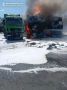 Горящие бензовозы на территории АЗС в поселке Прохоровка (да, той самой) Белгородской области в результате прилета украинского дрона-камикадзе
