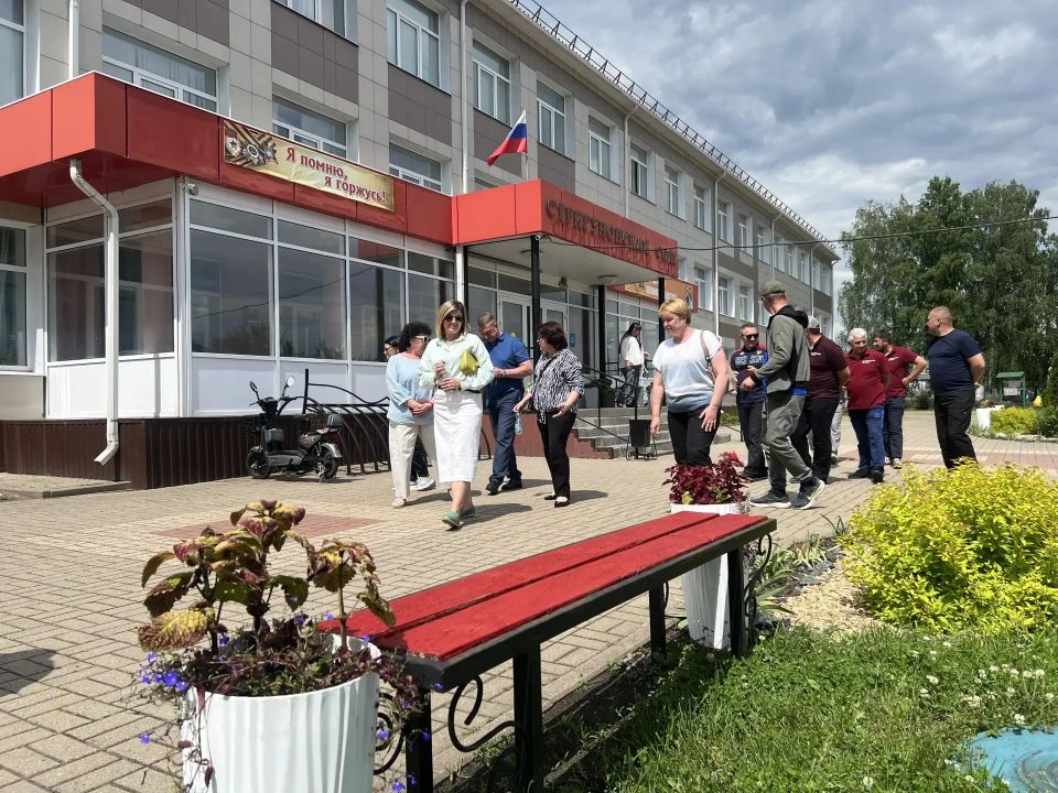 Владимир Переверзев: Делегация администрации Борисовского округа совершила рабочую поездку по Стригуновскому территориальному отделу - это самая большая территория округа Владимир Переверзев: Делегация администрации Борисовского округа совершила рабочую поездку по Стригуновскому территориальному отделу - это самая большая территория округа