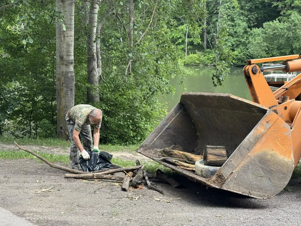 Олег Медведев: В урочище Маршалково прошёл ещё один день добровольного служения региону Олег Медведев: В урочище Маршалково прошёл ещё один день добровольного служения региону