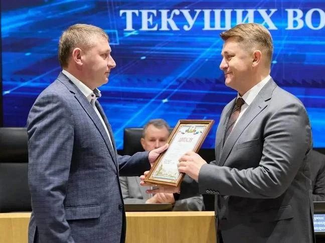 Александр Шуваев наградил глав муниципалитетов с лучшими показателями за 2025 год Александр Шуваев наградил глав муниципалитетов с лучшими показателями за 2025 год