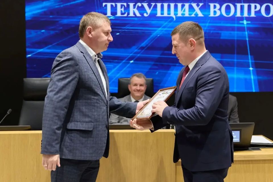 Александр Шуваев: Рабочую неделю начал с награждения глав наших муниципалитетов, достигших наилучших показателей эффективности в работе за 2025 год Александр Шуваев: Рабочую неделю начал с награждения глав наших муниципалитетов, достигших наилучших показателей эффективности в работе за 2025 год