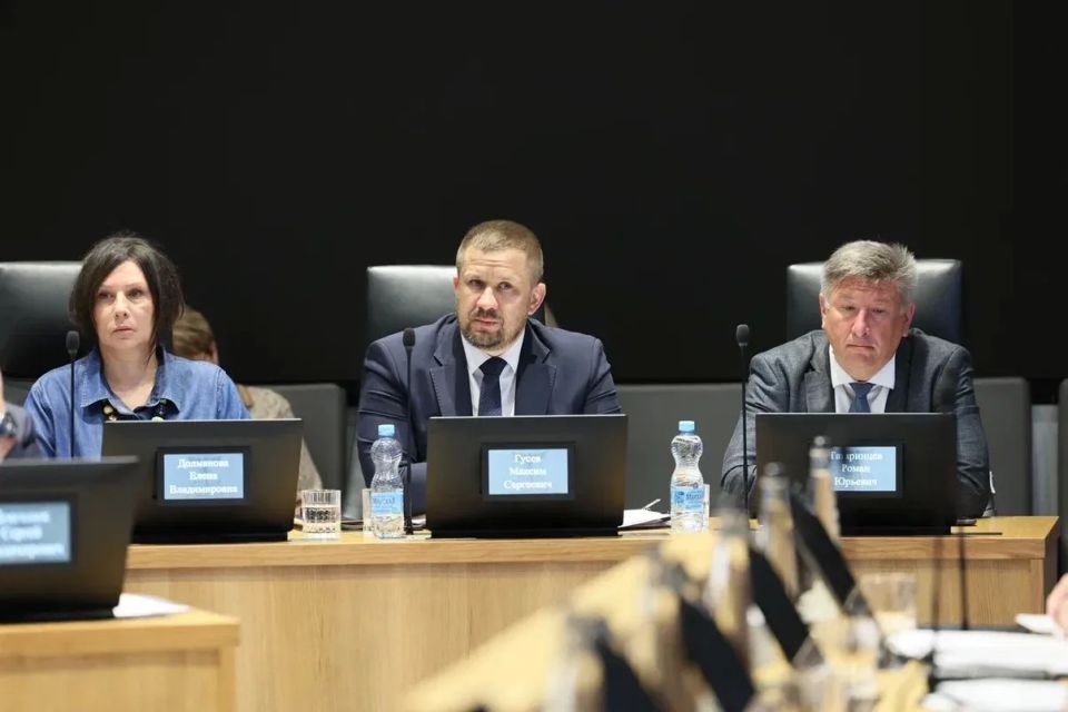 Юрий Клепиков: Сегодня в ходе еженедельного рабочего совещания был рассмотрен ряд важных вопросов Юрий Клепиков: Сегодня в ходе еженедельного рабочего совещания был рассмотрен ряд важных вопросов