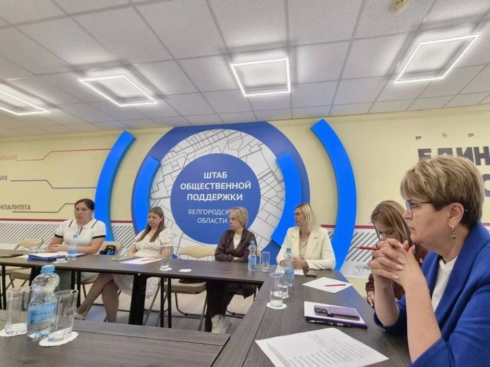 Галина Пятых: На прошлой неделе на базе Общественной приемной отделения партии «Единая Россия» региона совместно с «Клубом Добряков» в Белгородской области организовали очередную встречу с родительской общественностью... Галина Пятых: На прошлой неделе на базе Общественной приемной отделения партии «Единая Россия» региона совместно с «Клубом Добряков» в Белгородской области организовали очередную встречу с родительской общественностью...