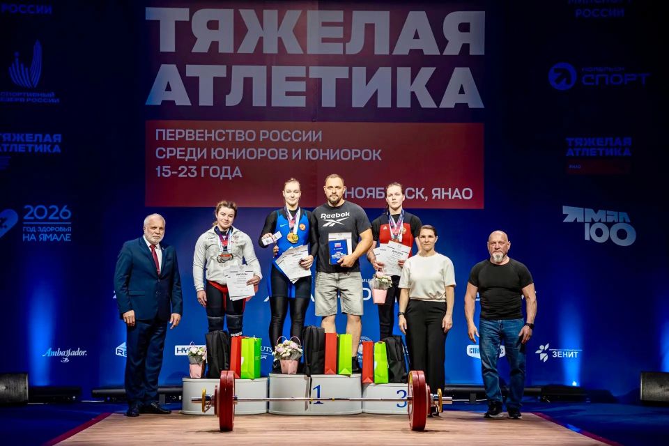 Красивая победа тяжёлой атлетки Красивая победа тяжёлой атлетки
