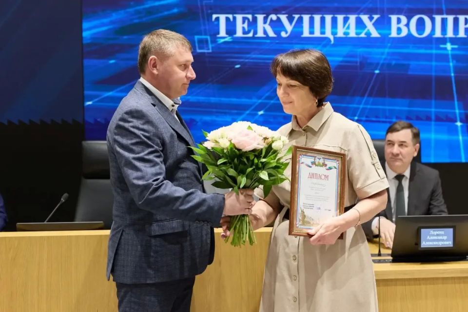 Александр Шуваев: Рабочую неделю начал с награждения глав наших муниципалитетов, достигших наилучших показателей эффективности в работе за 2025 год Александр Шуваев: Рабочую неделю начал с награждения глав наших муниципалитетов, достигших наилучших показателей эффективности в работе за 2025 год