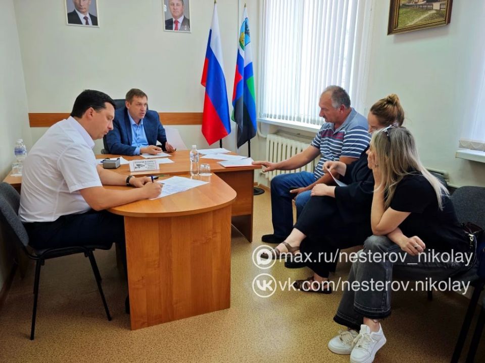 Николай Нестеров: Министр автомобильных дорог и транспорта Белгородской области Сергей Викторович Евтушенко провёл в нашем округе личный приём граждан Николай Нестеров: Министр автомобильных дорог и транспорта Белгородской области Сергей Викторович Евтушенко провёл в нашем округе личный приём граждан