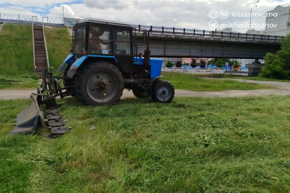 Михаил Лобазнов: Ежедневно сотрудники «Зеленстроя» проводят масштабную уборку городских территорий, создавая комфортную среду для жителей и гостей города Михаил Лобазнов: Ежедневно сотрудники «Зеленстроя» проводят масштабную уборку городских территорий, создавая комфортную среду для жителей и гостей города