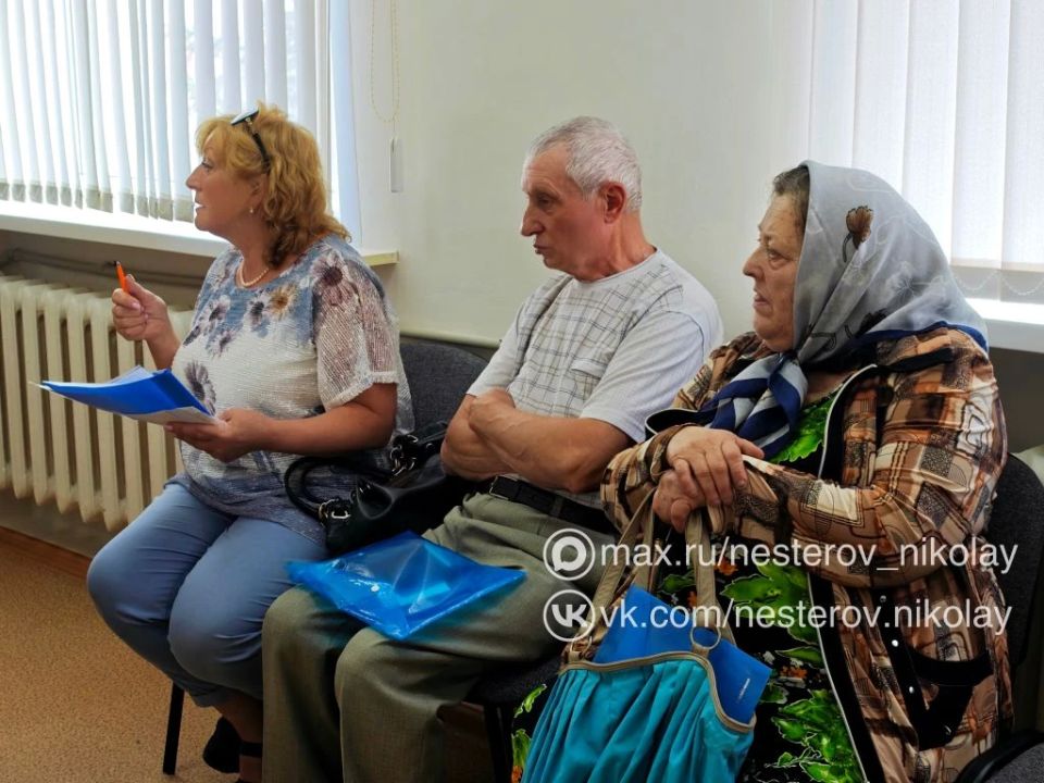 Николай Нестеров: Министр автомобильных дорог и транспорта Белгородской области Сергей Викторович Евтушенко провёл в нашем округе личный приём граждан Николай Нестеров: Министр автомобильных дорог и транспорта Белгородской области Сергей Викторович Евтушенко провёл в нашем округе личный приём граждан