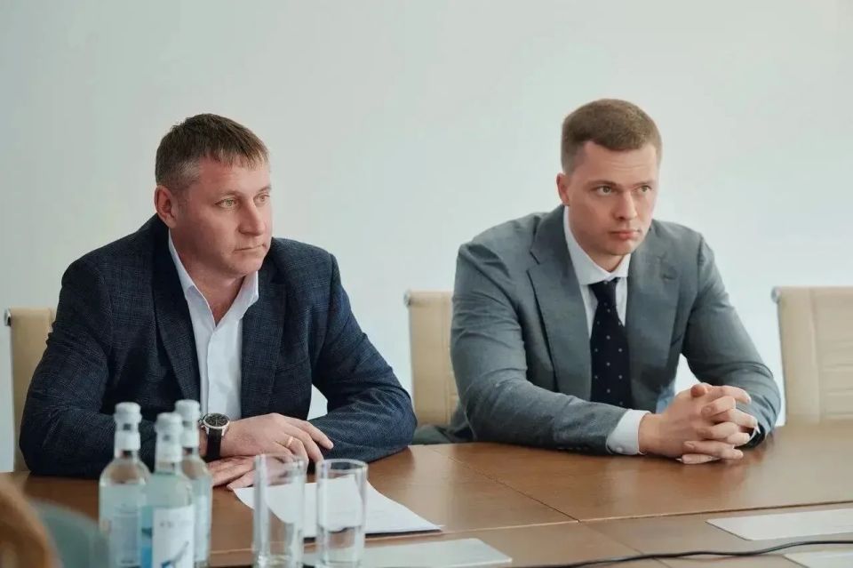 Александр Шуваев: Сегодня работаю в Москве. Состоялась встреча с руководителем Федерального агентства по делам молодёжи Григорием Александровичем Гуровым Александр Шуваев: Сегодня работаю в Москве. Состоялась встреча с руководителем Федерального агентства по делам молодёжи Григорием Александровичем Гуровым
