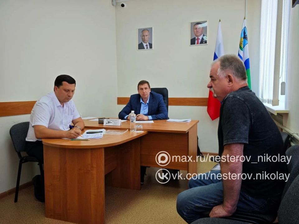 Николай Нестеров: Министр автомобильных дорог и транспорта Белгородской области Сергей Викторович Евтушенко провёл в нашем округе личный приём граждан Николай Нестеров: Министр автомобильных дорог и транспорта Белгородской области Сергей Викторович Евтушенко провёл в нашем округе личный приём граждан