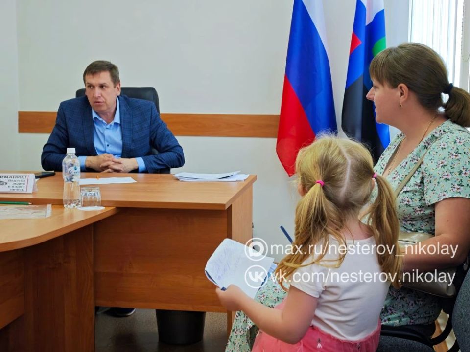 Николай Нестеров: Министр автомобильных дорог и транспорта Белгородской области Сергей Викторович Евтушенко провёл в нашем округе личный приём граждан Николай Нестеров: Министр автомобильных дорог и транспорта Белгородской области Сергей Викторович Евтушенко провёл в нашем округе личный приём граждан