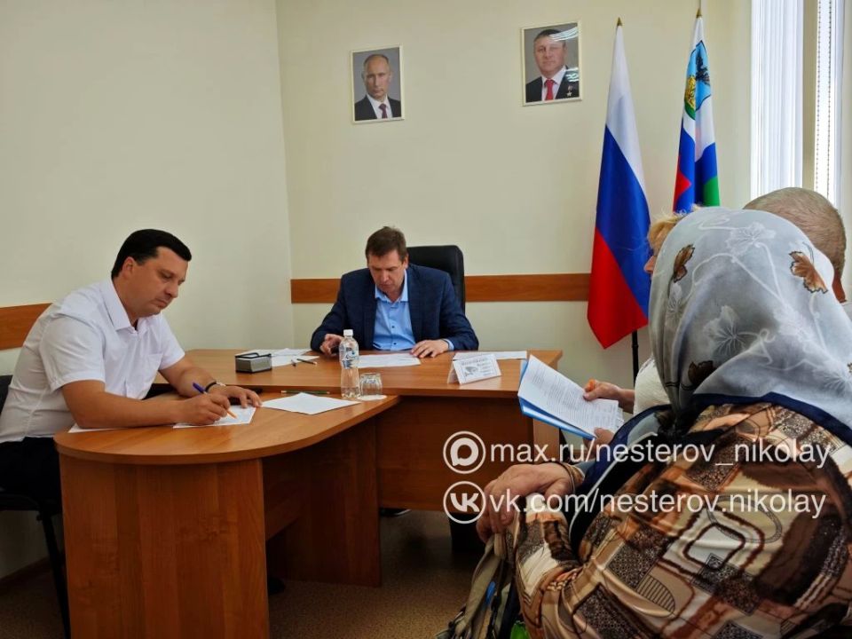 Николай Нестеров: Министр автомобильных дорог и транспорта Белгородской области Сергей Викторович Евтушенко провёл в нашем округе личный приём граждан Николай Нестеров: Министр автомобильных дорог и транспорта Белгородской области Сергей Викторович Евтушенко провёл в нашем округе личный приём граждан