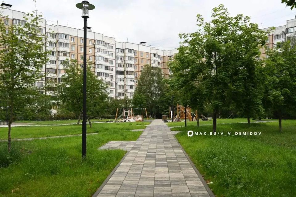 В Белгороде продолжают второй этап благоустройства Комсомольского сквера В Белгороде продолжают второй этап благоустройства Комсомольского сквера