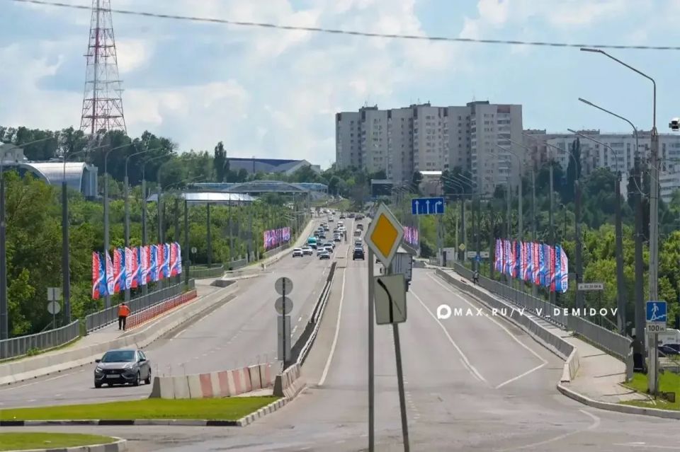 Белгород оформляют к празднованию Дня России Белгород оформляют к празднованию Дня России