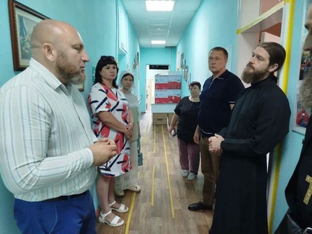 Патриаршая гуманитарная миссия доставила помощь в приграничный Грайворон Патриаршая гуманитарная миссия доставила помощь в приграничный Грайворон