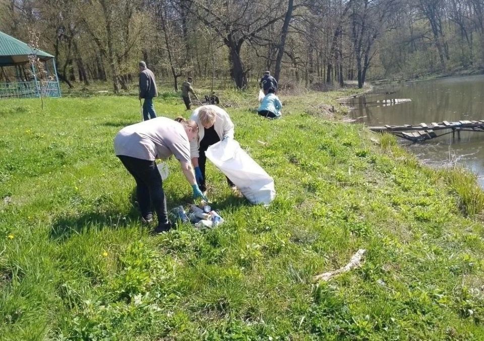 Жители Ракитянского округа активно участвуют во всероссийской акции «Вода России», которая является частью национального проекта «Экологическое благополучие» Жители Ракитянского округа активно участвуют во всероссийской акции «Вода России», которая является частью национального проекта «Экологическое благополучие»