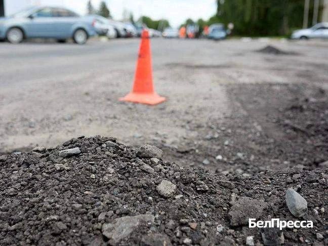 На дорогах Белгорода с начала года залатали ямы на площади более 30 «квадратов» На дорогах Белгорода с начала года залатали ямы на площади более 30 «квадратов»