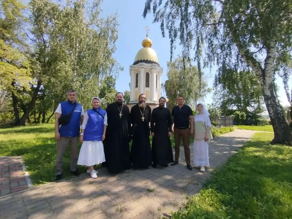 Патриаршая гуманитарная миссия доставила помощь в приграничный Грайворон Патриаршая гуманитарная миссия доставила помощь в приграничный Грайворон
