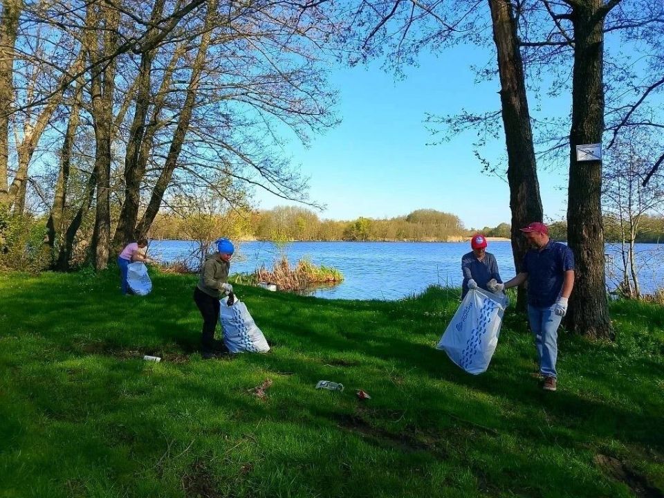 Жители Ракитянского округа активно участвуют во всероссийской акции «Вода России», которая является частью национального проекта «Экологическое благополучие» Жители Ракитянского округа активно участвуют во всероссийской акции «Вода России», которая является частью национального проекта «Экологическое благополучие»