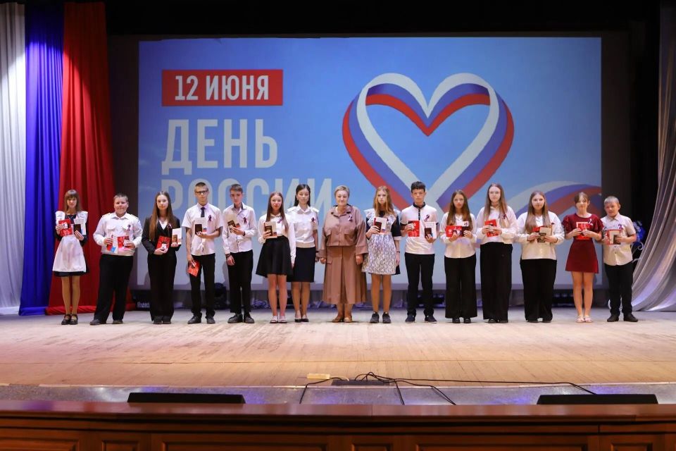 В Ракитянском округе отметили День России, праздник, знаменующий новую главу в истории нашей страны, которая началась 12 июня 1990 года В Ракитянском округе отметили День России, праздник, знаменующий новую главу в истории нашей страны, которая началась 12 июня 1990 года