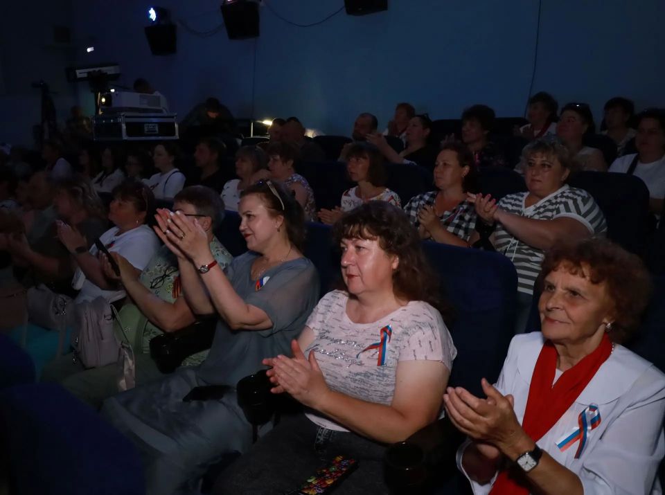 Лучшие по профессии: в Грайвороне обновили Доску почёта ко Дню России Лучшие по профессии: в Грайвороне обновили Доску почёта ко Дню России