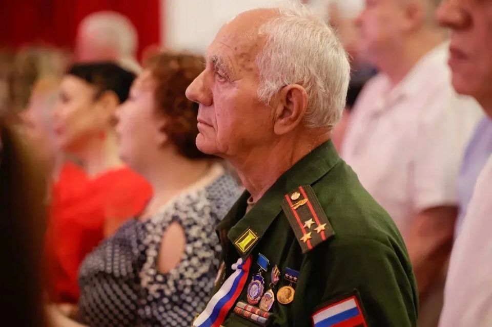 Александр Шуваев: В преддверии Дня России вручил государственные награды тем, кто посвятил себя труду на благо региона Александр Шуваев: В преддверии Дня России вручил государственные награды тем, кто посвятил себя труду на благо региона