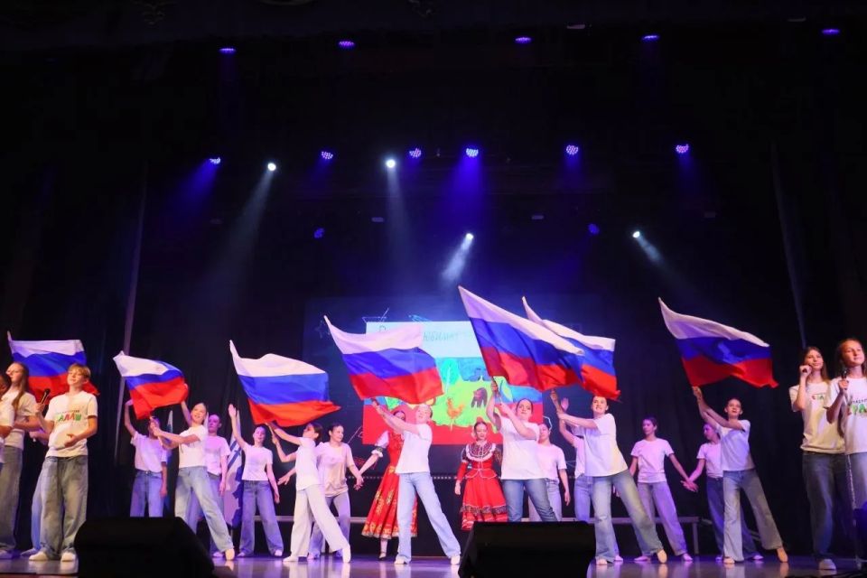 Олег Медведев: Сегодня, в преддверии замечательного праздника — Дня России, в Центре культурного развития «Звёздный» состоялся праздничный концерт «Тебе, Россия, посвящается!»