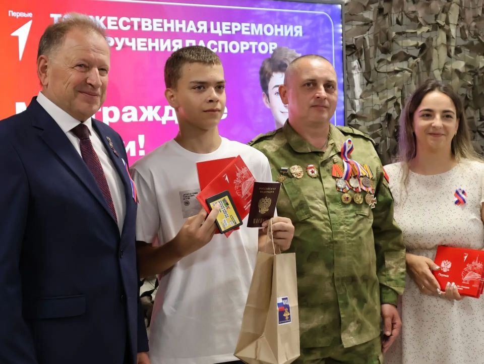 Алексей Дыбов: С главным документом гражданина Российской Федерации! Алексей Дыбов: С главным документом гражданина Российской Федерации!