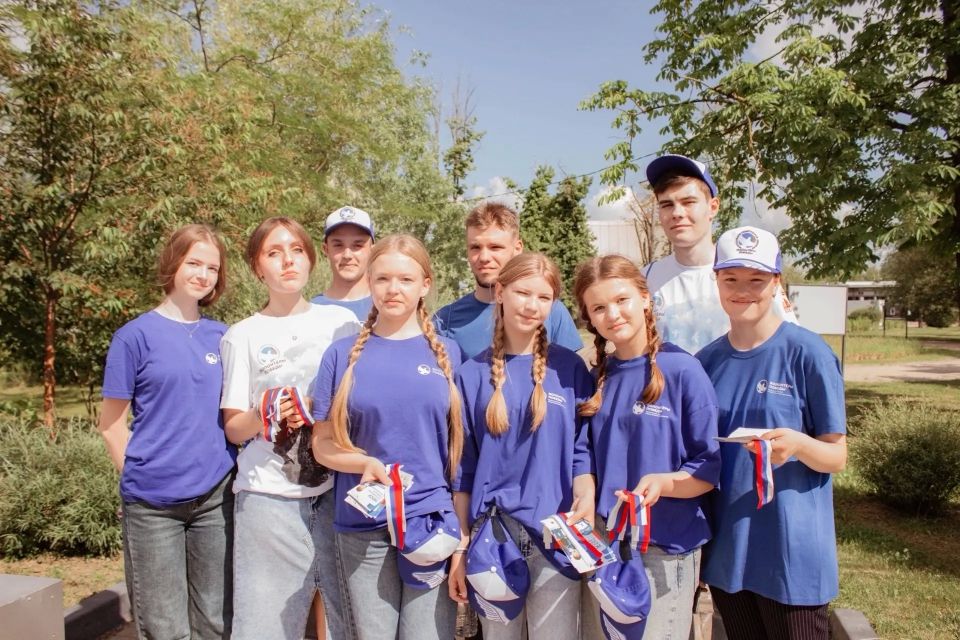 5 тысяч лент с триколором раздадут в Белгородской области 5 тысяч лент с триколором раздадут в Белгородской области