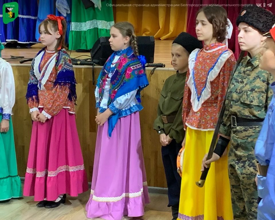 В Весёлолопанском сельском Доме культуры разливалась по-настоящему праздничная и душевная атмосфера В Весёлолопанском сельском Доме культуры разливалась по-настоящему праздничная и душевная атмосфера
