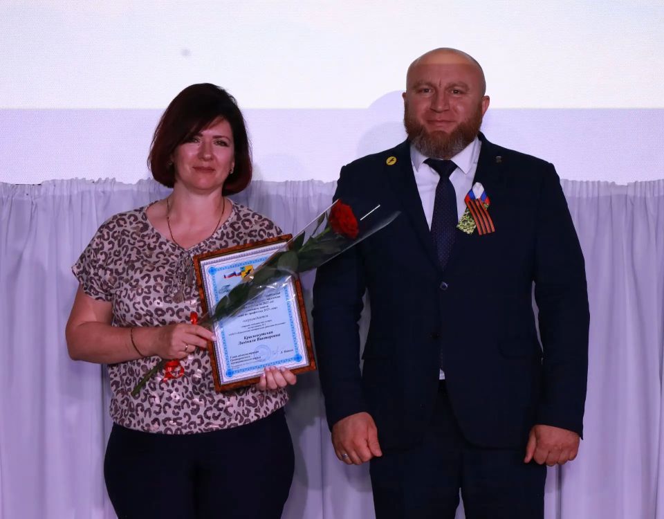 Лучшие по профессии: в Грайвороне обновили Доску почёта ко Дню России Лучшие по профессии: в Грайвороне обновили Доску почёта ко Дню России
